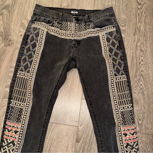 BDG Women’s black Embroidered Mid-Rise Twig Ankle Jeans - Picture 2 of 12